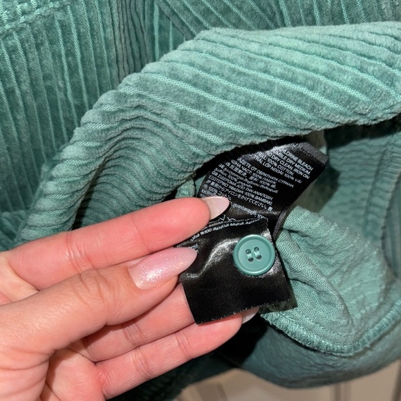 Dividend-Green Corduroy Button-Up Shirt size Medium - Picture 14 of 15